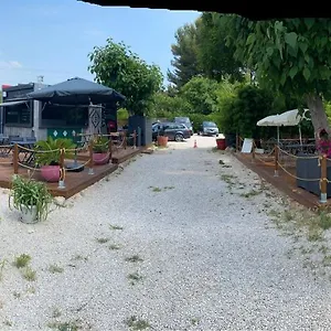 https://hotel-des-moulins.fr-provencehotel.com